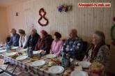 В кафе «Дубки» устроили новогодний праздник для пенсионеров