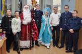 В гости к милиционерам пришли Дед Мороз со Снегурочкой