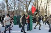 В Днепропетровске футбольные фанаты штурмуют ОГА