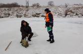 В Николаеве спасатели рассказали любителям зимней рыбалки как вести себя на льду