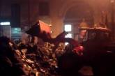 В Киеве на Грушевского начали разбирать баррикады (Видео)
