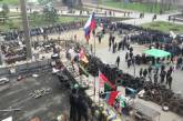 Активисты, удерживающие Донецкую ОГА, готовятся к штурму