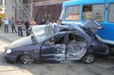 Одесскую иномарку вхлам разбил трамвай. Водитель госпитализирован. (ФОТО)