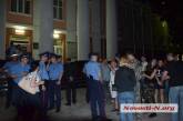 В Николаеве на избирательном участке возник конфликт: в ход пошли наручники и газовые баллончики