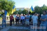 В Николаеве сторонники майдана оттеснили «антимайдановцев» от памятника ольшанцам