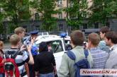 На площади ольшанцев задержали активиста с милицейским спецсредством. ВИДЕО