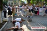 В Николаеве активисты антимайдана провели акцию протеста возле облвоенкомата