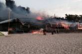 На пляже под Одессой дотла сгорело кафе