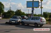 На перекрестке в Николаеве столкнулись сразу три автомобиля
