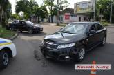 В центре Николаева столкнулись «KIA» и «Mitsubishi»