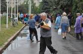 Жители Славянска выстраиваются в огромные очереди за гуманитарной помощью