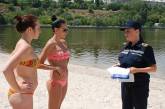 Николаевские спасатели сходили на пляж, чтобы напомнить отдыхающим правила безопасности