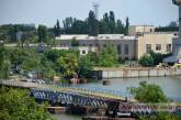 В Николаеве активисты разукрасили Ингульский мост в сине-желтые цвета