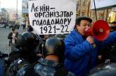 В Киеве отреставрированный памятник Ленину забросали краской