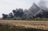 Недалеко от Донецка горит военная техника. ВИДЕО