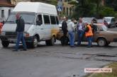 В центре Николаева из-за ДТП образовался затор. Заблокировано и движение трамваев 