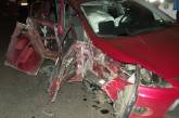 В Николаеве пьяный водитель "Форда" врезался в столб: пострадали два пассажира