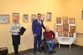 При поддержке Бориса Козыря открылась выставка-продажа картин художника-инвалида и девочки, которая собирает деньги на лечение мамы