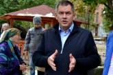 На встречах с Борисом Козырем жители микрорайона Лески жалуются на  коммунальщиков и строительство во дворах