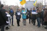 В Донецкой области люди с желто-голубыми флагами протестовали против "ДНР"
