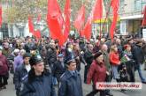 Николаевские коммунисты провели «октябрьское» шествие под выкрики националистов. ВИДЕО