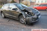 В Николаеве неуправляемый «КамАЗ» без водителя врезался в Citroen 