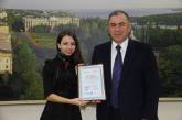 «Молодежь за права человека» вручила мэру Гранатурову благодарность