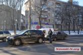 В Николаеве в районе Варваровского моста столкнулись Mazda и ВАЗ