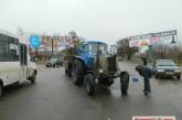 В Николаеве трактор врезался в маршрутку