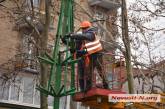 Праздник приближается: в Николаеве на Советской началась установка главной городской елки