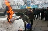 Перед Николаевской облгосадминистрацией судостроители сожгли чучело Новицкого, Пинского, Сиренко и директора завода