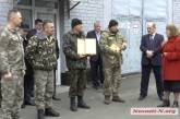 Сотрудники «Николаевоблэнерго» передали солдатам на передовую теплые вещи