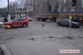 В центре Николаева столкнулись «Toyota» и «Skoda»