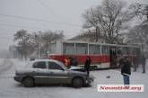 В Николаеве автомобиль «Дэу» врезался в трамвай