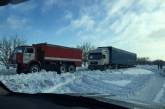 Нардеп Артем Ильюк помогает водителям вызволять автомобили из снежного плена на трассе «Николаев-Ульяновка»