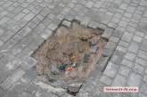 В сквере «Совета Европы» провалилась плитка, образовав внушительную яму