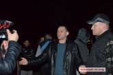 В Николаеве таксисты перекрыли Октябрьский проспект: останавливают такси, не поддержавшие забастовку