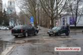 В центре Николаева «Ниссан» протаранил «девятку»: оба водителя нарушили ПДД