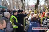 Тысячи николаевцев святят вербу. ВИДЕО