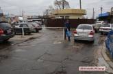 Госавтоинспекция Николаева заставила убрать шлагбаумы на парковке возле Центрального рынка