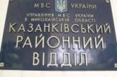 Выпивший парень "пошутил" с пенсионеркой, обменяв сувенирную сотню на ходовые банкноты