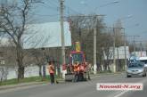 В Николаеве несмотря на выходной коммунальные службы ремонтируют проспект Героев Сталинграда
