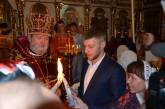 Народный депутат Артем Ильюк привез Благодатный огонь в церкви Ленинского и Корабельного районов