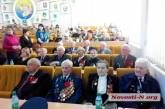 В Николаеве в ожидании Порошенко ветеранов уже полтора часа развлекают концертной программой