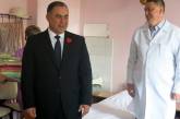 Мэр Гранатуров навестил пациентов госпиталя инвалидов войны и вручил им подарки ко Дню Победы