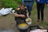 В День Победы николаевцы отведали казацкого кулеша. ВИДЕО