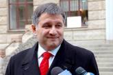 Аваков заявил, что связи между убийствами Бузины и Калашникова с налетами на АЗС в Киеве нет