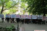 «Борцы с коррупцией» из Полтавы пикетировали в Николаеве городское управление милиции