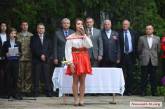 В Николаеве выпускники школы №51 исполнили на прощание трогательный вальс