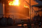 Пожар на нефтехранилище под Киевом вспыхнул с новой силой: один из пострадавших скончался